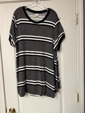 LuLaRoe Gray & White Striped Women's Top